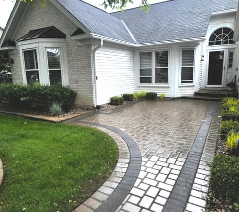 Tiny photo for 1605 Crowfoot Circle S, Hoffman Estates, IL 60169 (MLS # 12677065)