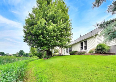 Tiny photo for 1605 Crowfoot Circle, Hoffman Estates, IL 60169 (MLS # 12677065)