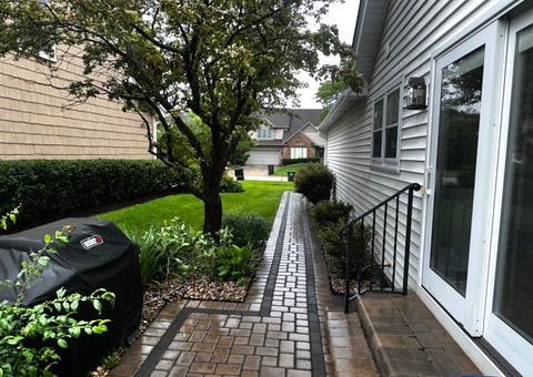 Tiny photo for 1605 Crowfoot Circle S, Hoffman Estates, IL 60169 (MLS # 12677065)