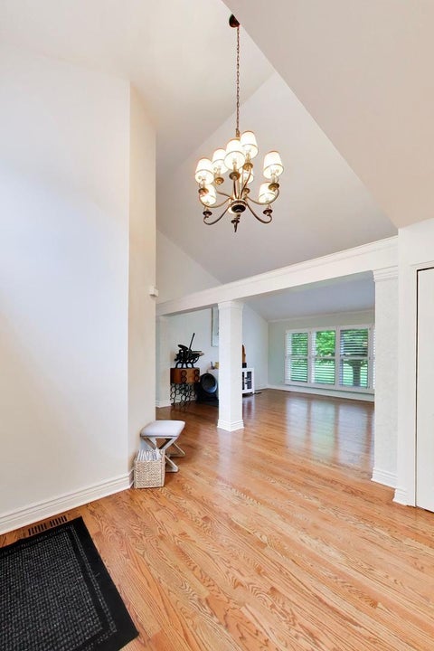 Tiny photo for 1605 Crowfoot Circle S, Hoffman Estates, IL 60169 (MLS # 12677065)