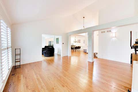 Tiny photo for 1605 Crowfoot Circle S, Hoffman Estates, IL 60169 (MLS # 12677065)