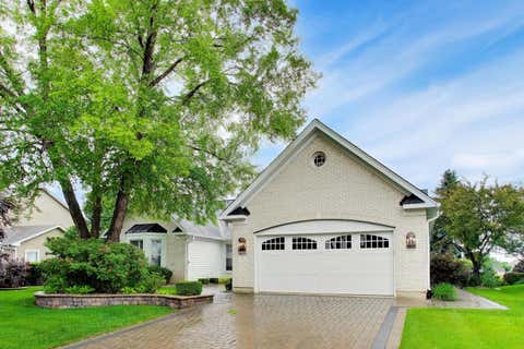 Tiny photo for 1605 Crowfoot Circle S, Hoffman Estates, IL 60169 (MLS # 12677065)