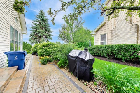 Tiny photo for 1605 Crowfoot Circle S, Hoffman Estates, IL 60169 (MLS # 12677065)