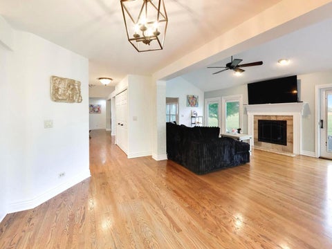 Tiny photo for 1605 Crowfoot Circle, Hoffman Estates, IL 60169 (MLS # 12677065)