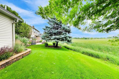 Tiny photo for 1605 Crowfoot Circle S, Hoffman Estates, IL 60169 (MLS # 12677065)