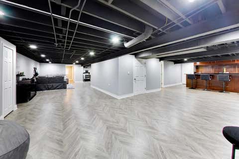 Tiny photo for 1605 Crowfoot Circle S, Hoffman Estates, IL 60169 (MLS # 12677065)
