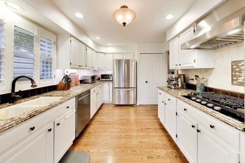 Tiny photo for 1605 Crowfoot Circle S, Hoffman Estates, IL 60169 (MLS # 12677065)