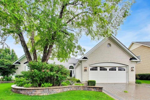 Tiny photo for 1605 Crowfoot Circle S, Hoffman Estates, IL 60169 (MLS # 12677065)