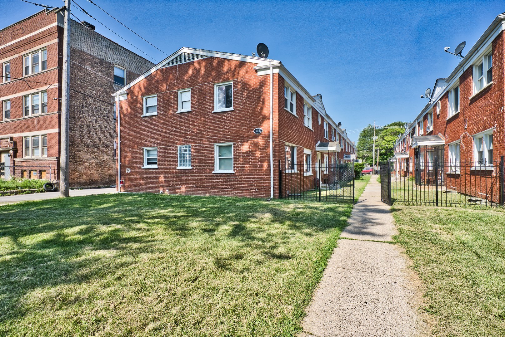 118 N Menard Avenue - Photo 3