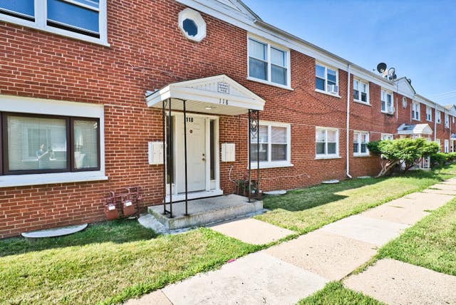 118 N Menard Avenue