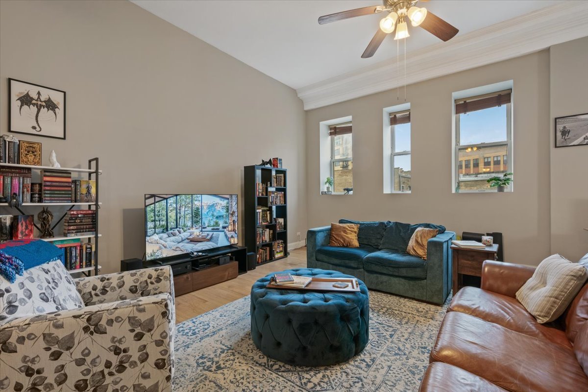 3323 N Paulina Avenue 2D