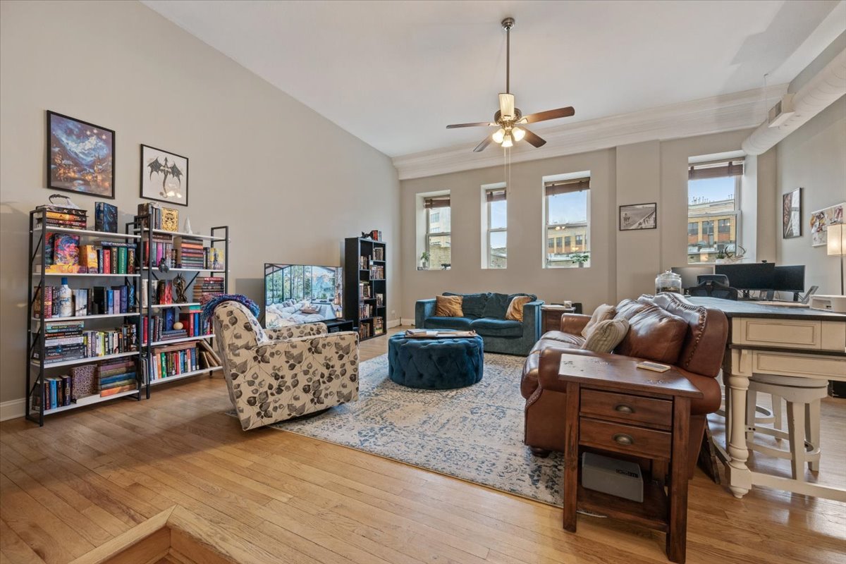 3323 N Paulina Avenue 2D