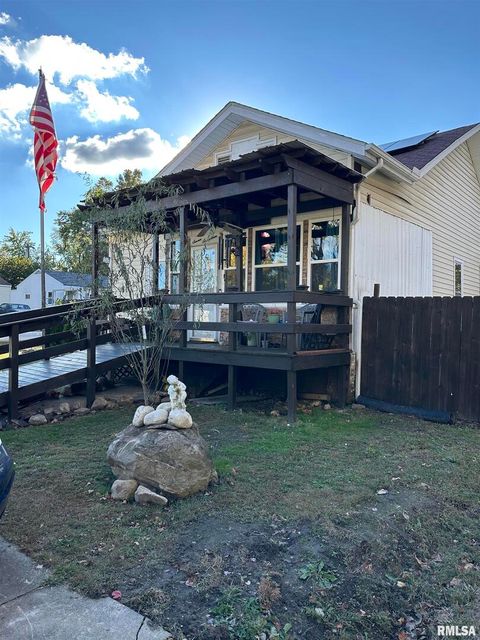 Tiny photo for 717 S 18TH Street, Herrin, IL 62948 (MLS # EB460348)