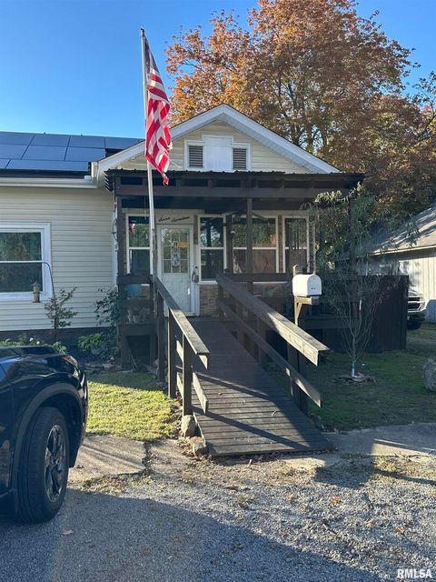 Photo of 717 S 18TH Street, Herrin, IL 62948 (MLS # EB460348)