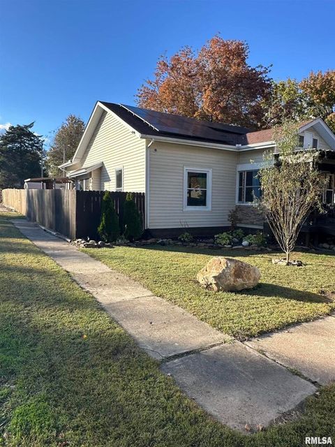 Tiny photo for 717 S 18TH Street, Herrin, IL 62948 (MLS # EB460348)