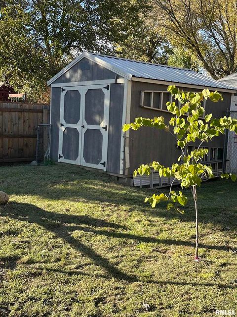 Tiny photo for 717 S 18TH Street, Herrin, IL 62948 (MLS # EB460348)