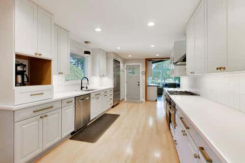 Tiny photo for 1500 W Blackhawk Drive, Mount Prospect, IL 60056 (MLS # 12680337)