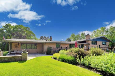Tiny photo for 1500 W Blackhawk Drive, Mount Prospect, IL 60056 (MLS # 12680337)