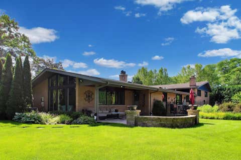 Tiny photo for 1500 W Blackhawk Drive, Mount Prospect, IL 60056 (MLS # 12680337)