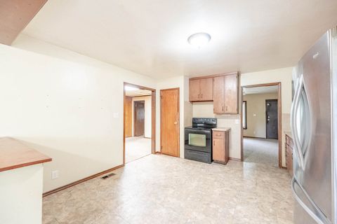 Tiny photo for 800 Waverly Avenue, Streamwood, IL 60107 (MLS # 12655614)