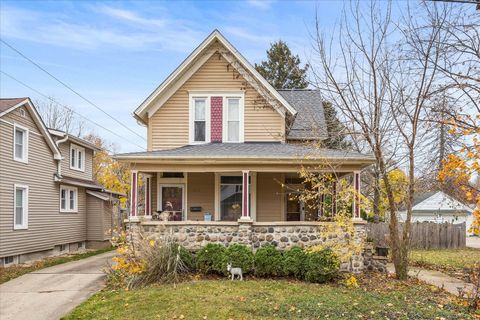 Tiny photo for 1017 Center Street, Elgin, IL 60120 (MLS # 12511400)