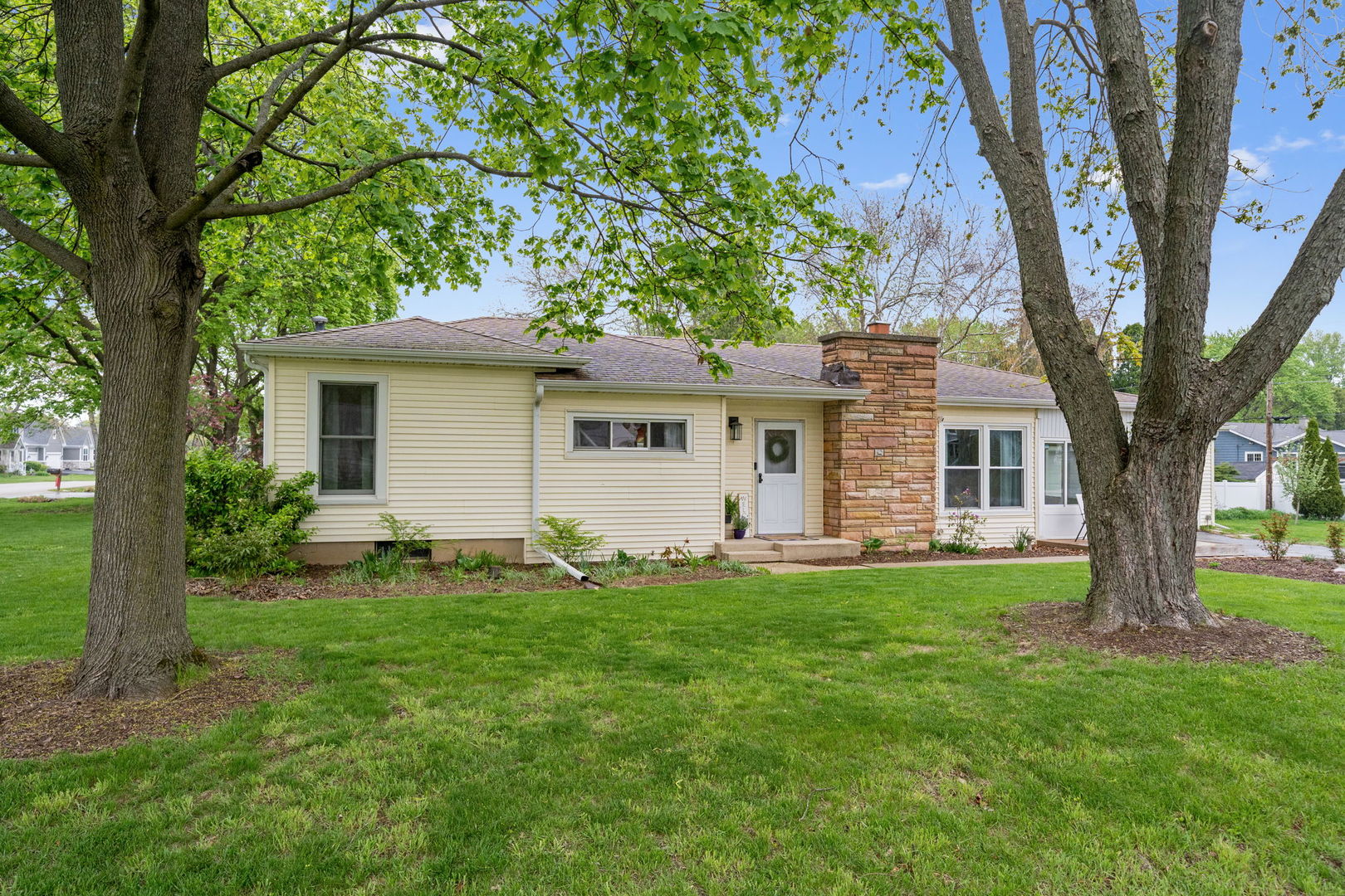 27W340 Washington Avenue