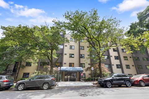 Photo of 515 W Wrightwood Avenue #312, Chicago, IL 60614 (MLS # 12663146)