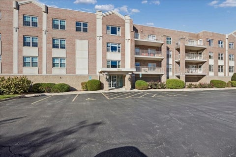 Photo of 1200 S Prospect Avenue #103, Elmhurst, IL 60126 (MLS # 12792374)