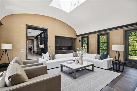 Tiny photo for 261 E Onwentsia Road, Lake Forest, IL 60045 (MLS # 12457563)