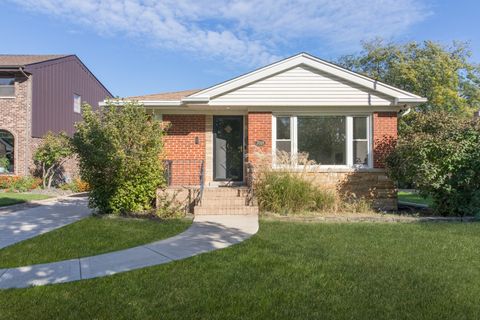 Photo of 7018 W Birchwood Avenue, Niles, IL 60714 (MLS # 12498390)
