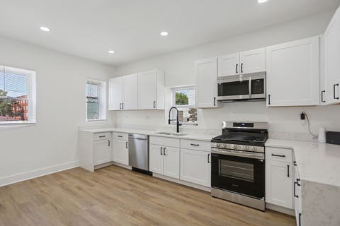Tiny photo for 7000 S Eberhart Avenue, Chicago, IL 60637 (MLS # 12669466)