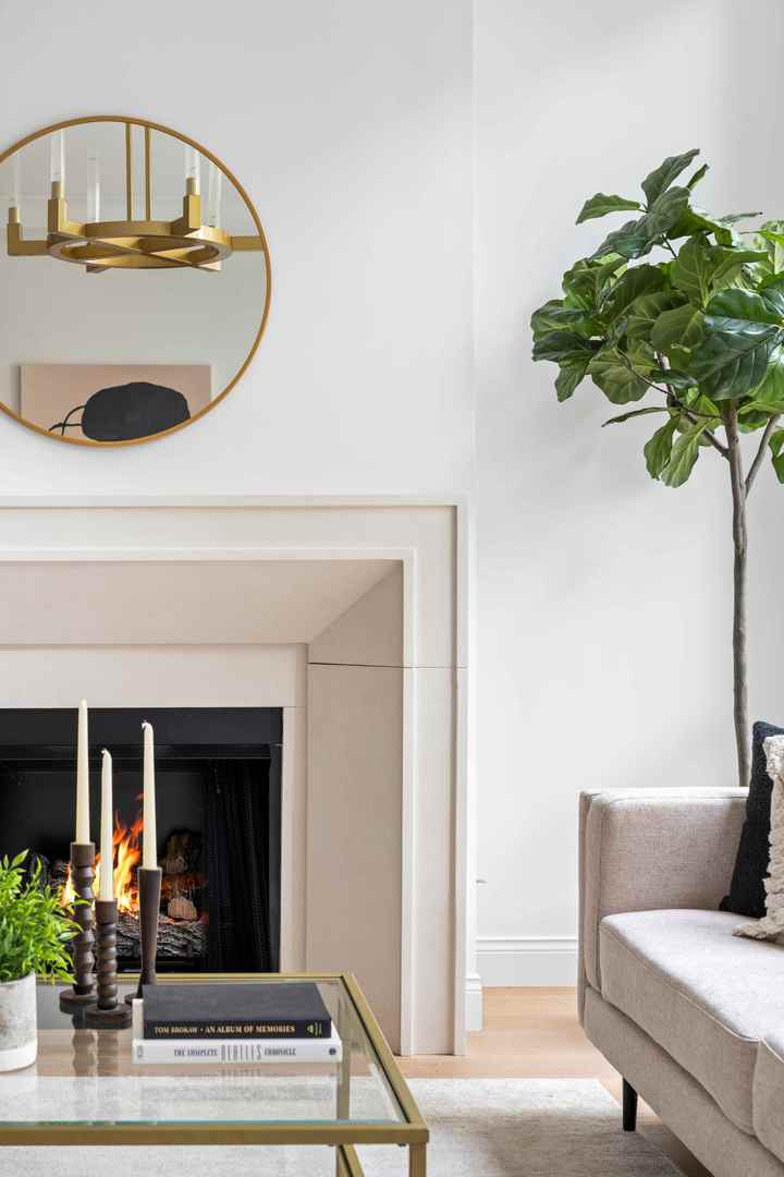 2127 W Dickens Avenue