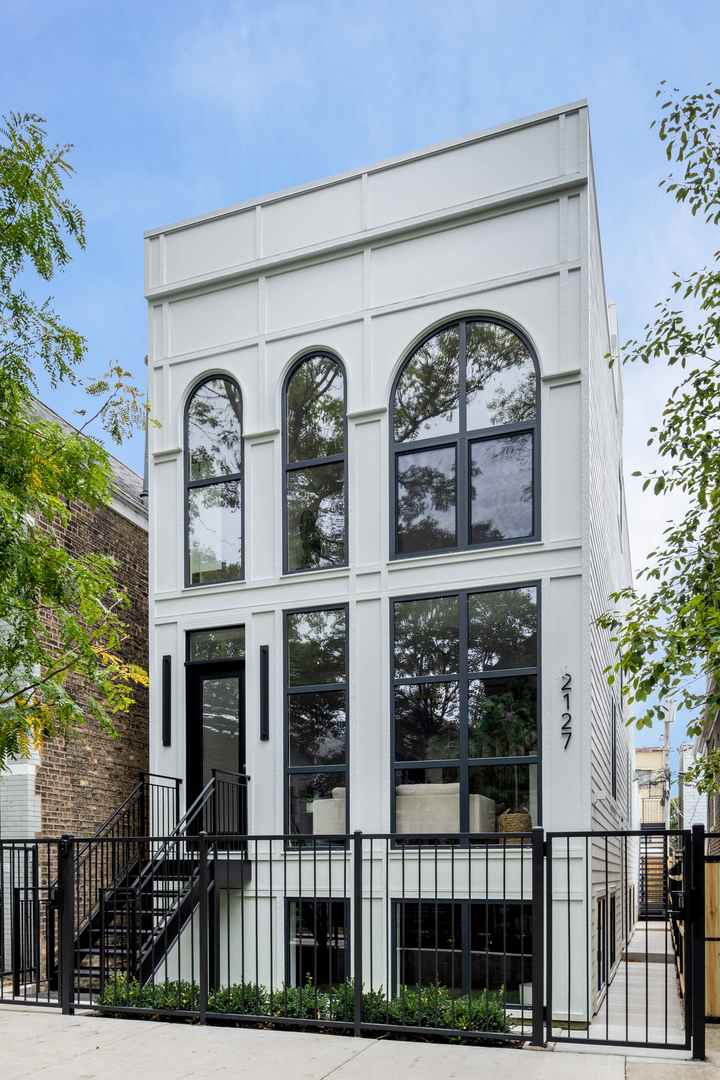 2127 W Dickens Avenue