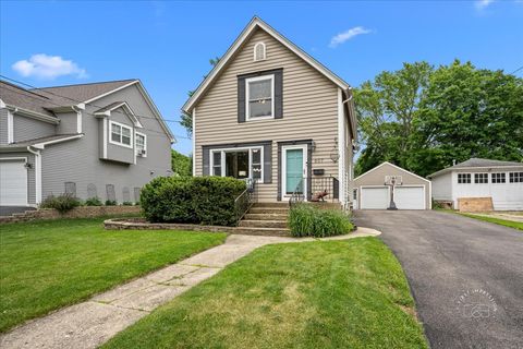 Photo of 907 Illinois Avenue, St. Charles, IL 60174 (MLS # 12466025) Photo of 907 Illinois Avenue, St. Charles, IL 60174 (MLS # 12466025)