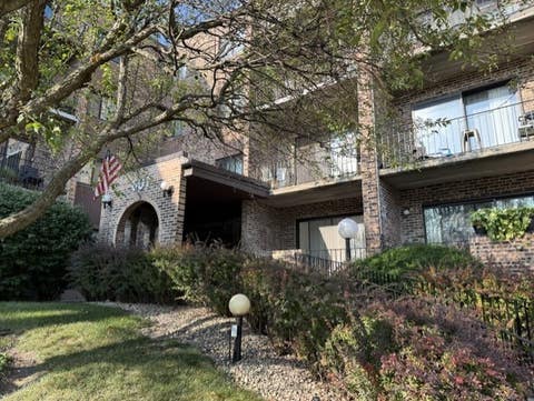 Photo of 601 W Huntington Commons Road #302, Mount Prospect, IL 60056 (MLS # 12717907)