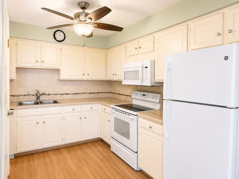 Tiny photo for 601 W Huntington Commons Road #302, Mount Prospect, IL 60056 (MLS # 12717907)