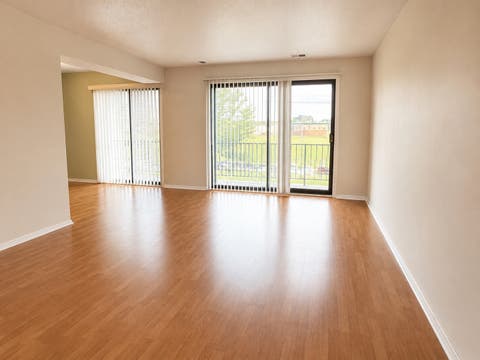Tiny photo for 601 W Huntington Commons Road #302, Mount Prospect, IL 60056 (MLS # 12717907)