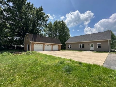 Photo of 1807 Roberts Street, Wilmington, IL 60481 (MLS # 12395585)