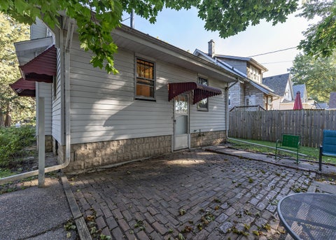 Tiny photo for 1402 28th Avenue, Moline, IL 61265 (MLS # 12779943)