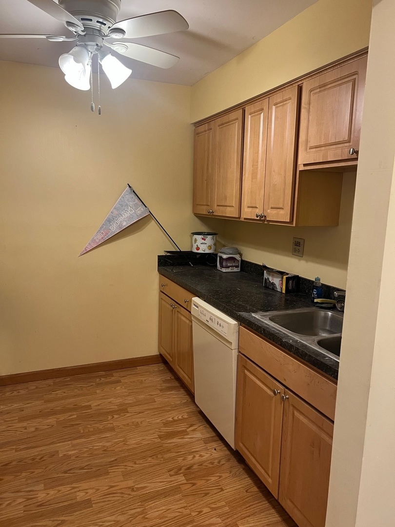 842 OLD WILLOW Road 206