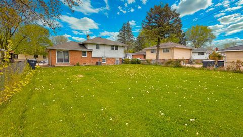 Tiny photo for 15612 Langley Avenue, South Holland, IL 60473 (MLS # 12487577)