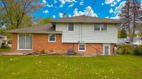 Tiny photo for 15612 Langley Avenue, South Holland, IL 60473 (MLS # 12487577)
