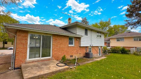 Tiny photo for 15612 Langley Avenue, South Holland, IL 60473 (MLS # 12487577)