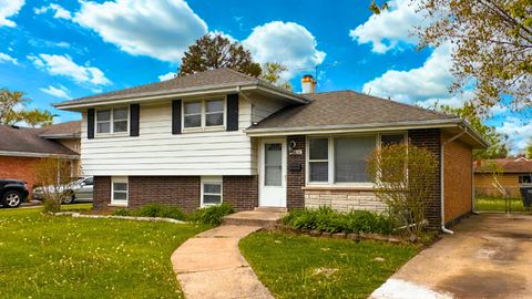 Tiny photo for 15612 Langley Avenue, South Holland, IL 60473 (MLS # 12487577)
