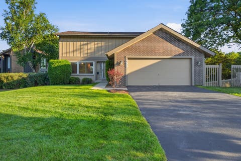Photo of 499 Carlsbad Trail, Roselle, IL 60172 (MLS # 12702903)