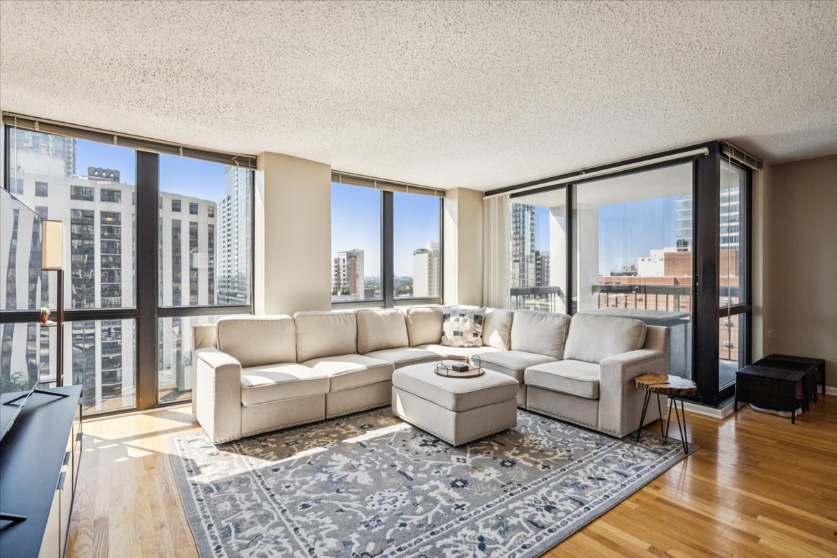 1122 N CLARK Street 1403