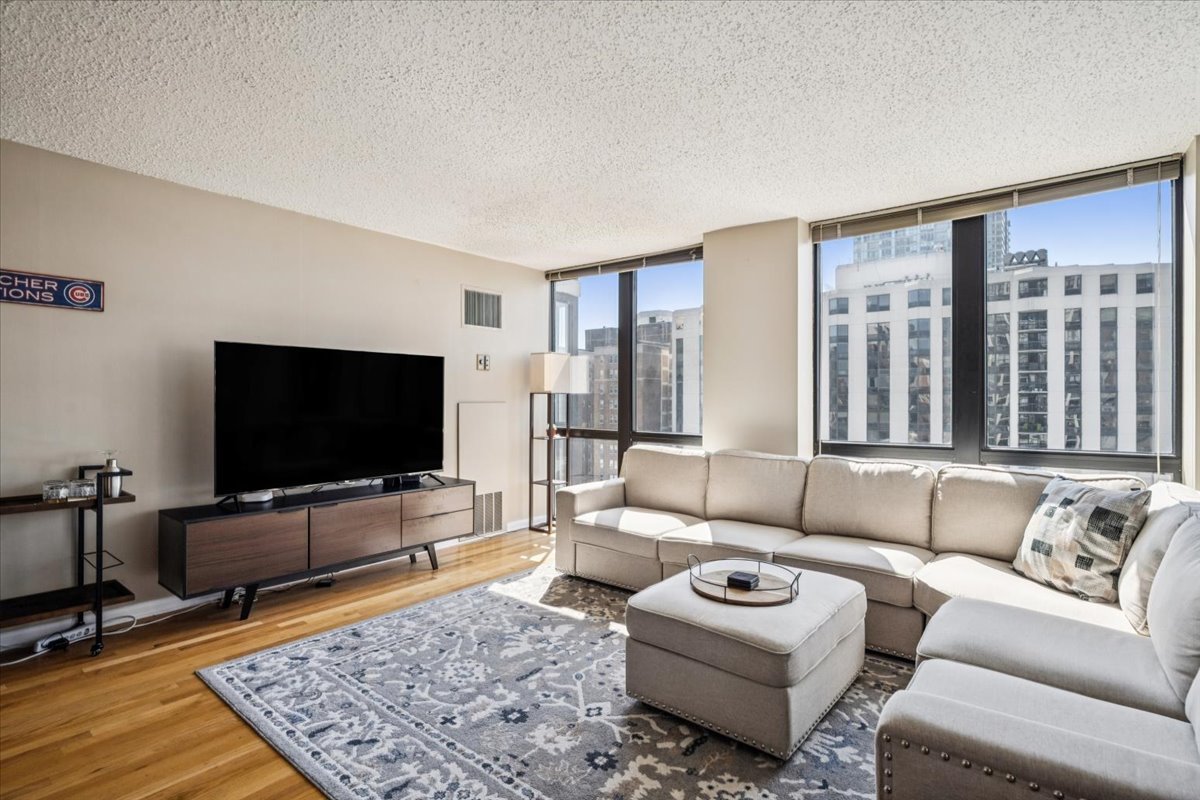 1122 N CLARK Street 1403
