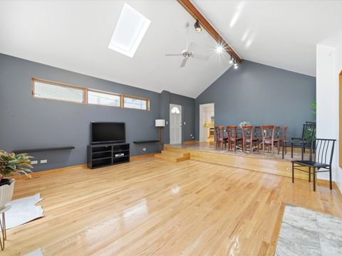 Tiny photo for 5919 N Bernard Street, Chicago, IL 60659 (MLS # 12634657)