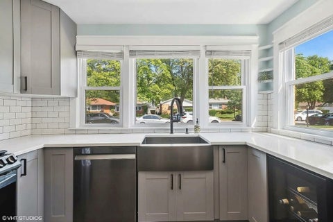 Tiny photo for 2124 Seward Street, Evanston, IL 60202 (MLS # 12774690)
