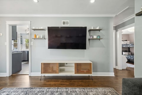 Tiny photo for 2124 Seward Street, Evanston, IL 60202 (MLS # 12774690)